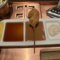 知留久 お初天神店 - 蛸、茶色のソースで