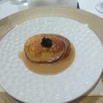 シェ ケンタロウ - アミューズ：ホタテのクレープ・キャビア