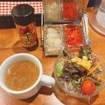 レストラン マカロニキッチン - スープ&サラダ♪