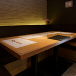 たかまる、 - テーブル席