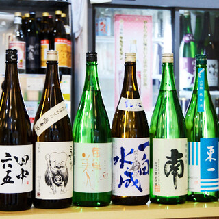 さまざまな銘酒がずらりと並ぶ日本酒◆お手頃価格で飲み比べにも