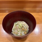 258026833 - 渡り蟹　下に酢飯が入っている