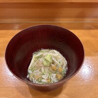鮓 たいと - 渡り蟹　下に酢飯が入っている