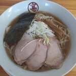 手もみ中華そば 髙はし - 丼面風景。手揉み麺が見え隠れ！