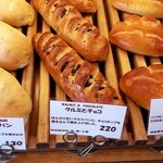 ブーランジェリー パルク - コーンチーズ、クルミとチョコ