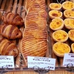 ブーランジェリー パルク - クロワッサン、チョコレートパイ、焼きプリン
