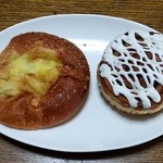 ブーランジェリー パルク - 焼き込みチーズカレーとシナモンロール