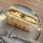 CAFE HIDAMARIYA - だし巻きたまごサンドハーフ@300