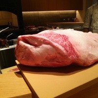 銀座 ひらやま - 削ぎ落とす前のお肉