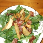 喜八 - ほうれん草サラダ　アクがなく、カリカリベーコンのコクと梅簿でさっぱり頂けます♫