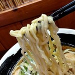 俺の中華たなか家 - 麺リフト⤴️自家製太麺に薄口醤油スープが絡みます(*^_^*)v