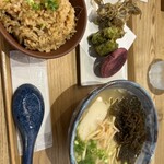 沖縄そばと酒処 カヌシャ - 料理写真: