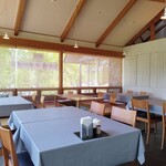 洋食屋みさわ - 店内。ワンオペなのかな？時間はかかるけど、ゆったり待つべし！