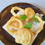 洋食屋みさわ - 蓮根挟み揚げとオニオンフライ
