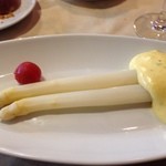 シェ・アズマ - フランス産ホワイトアスパラ