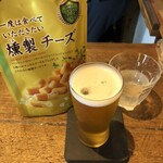 麹町いづみや しろ - あがりビール・なとり一度は食べていただきたい燻製チーズ