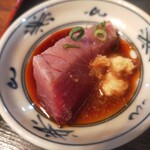 味処 まるたか - 2024年8月9日 味処まるたかさん 本日の刺身(カツオ)400円