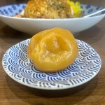 ヌードル＆スパイスカレー 今日の1番 - 店主様の計らいで頂いた南高梅(きっと和歌山) 1/3