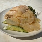 新亜飯店 芝大門店 - 蒸し鶏とくらげの冷菜