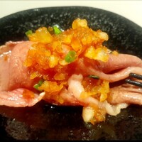 大衆肉酒場 こだわり米 匠 - 
                    ｢極上大判炙り寿司｣ 一貫 759円                                                    とても美味しかったです(⁎⁍̴̛ᴗ⁍̴̛⁎)