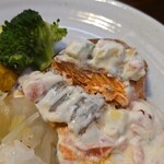 キッチン ブルー グローブ - この辺りから、銀鮭は分厚くなる