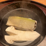 日本料理 太月 - 量少なめコース２５３００円。松茸 太刀魚 清汁。ブータン産の松茸を使っています。走りの味を楽しみました。