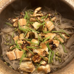 日本料理 太月 - 量少なめコース２５３００円。焼き穴子と牛蒡の土鍋御飯。たっぷりの山椒が良きアクセントで、穴子と御飯の味わいをさらに高めます。