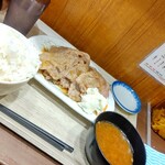 もつ煮と唐揚げの影千代 小手指町店 - 生姜焼き定食①