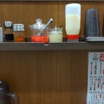 もつ煮と唐揚げの影千代 小手指町店 - カウンター周り