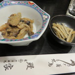 鰻家 - おつまみの味噌和えと骨煎餅