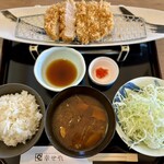 やわらかとんかつ 幸せや - 厚切りひれかつ　1,100円