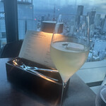 Bar＆Lounge MAJESTIC - ペアリングワインとまだ明るい景色