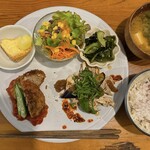 朴 - 今日のごはんセットは雑穀のごはんと味噌汁がセット