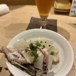 おさかなや 和樽 - お通しのクオリティも高い。魚のあらを大根と共に薄味で仕上げている。