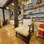 朴 - 奥には手作り雑貨の作品販売スペース