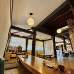 朴 - 建材がとても立派すぎて古民家というよりはお城の何かの施設だったのかしら？