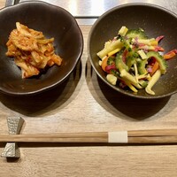 焼肉うしごろ 横浜店 - 本日のキムチ、季節の混ぜナムル