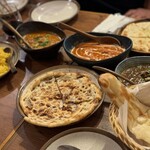 カッチャル バッチャル - バターチキンカレー、南インド海老カレー、スパイシーマトンカレー、カブリナン、ナン、ライス