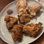 カッチャル バッチャル - 骨無しタンドリーチキン、チキンマライティッカ