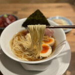 酒肴場 屯 - ツルパツ細ストレート麺の食感も抜群