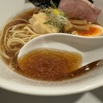 酒肴場 屯 - 安定の煮干し中華は深い煮干しの旨みと芳醇な津軽醤油のコク