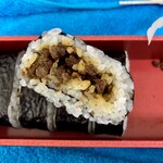 駅弁のあら竹 - 中身は細かいお肉が入ってます