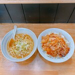 らーめん 明日香 - メガ丼ラーメン付きセット ¥1,100(税込)