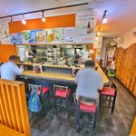 らーめん 明日香 - 内観(入口から)