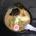 らー麺　Do・Ni・Bo - ドニボ　税込800円　黒いのは豚の角煮です
