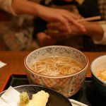 Sobashabu Souhonke Naniwasoba - 日替わり定食です。天ぷらそば＋親子丼です♪