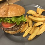 Mr.Tokyo BURGER’S cafe - シンプル一番人気バーガー。