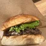 Mr.Tokyo BURGER’S cafe - 肉肉しいパテと、味の染み込んだパン