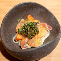 Rooots Nakanoshima - 冷製カッペリーニ トマトのコンソメジュレ 赤貝、 キャビア