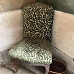 Chilling Coffee&Bake - 座った椅子。お店でいちばん豪華かも！